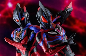 รีวิวภาพสวย ๆ ของ SHF ULTRAMAN X DARKNESS กับ SHF ULTRAMAN GEED DARKNESS