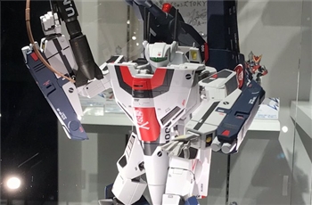 ชมภาพสินค้าจริงของ SUPER DIMENSIONAL FORTRESS MACROSS ขนาด 1/48