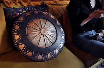 Queen Studios เตรียมวางจำหน่ายโล่ห์ของ Wonder Woman ขนาดเท่าของจริง