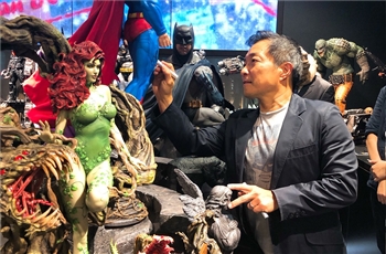 จิม ลี โผล่แจกลายเซ็นต์ในช็อป Prime1Studio Japan